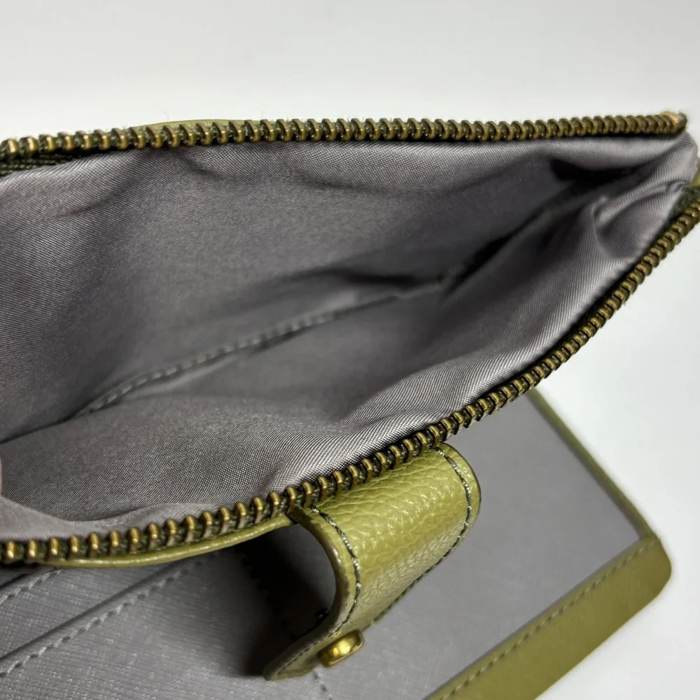 Fossil Women's Olive Green Pebbled Leather Zip Around Continental Wallet Clutch‎